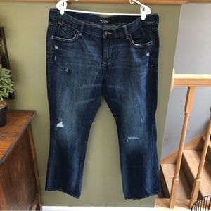 EUC ladies Old Navy the diva distressed jeans. Size 16R
